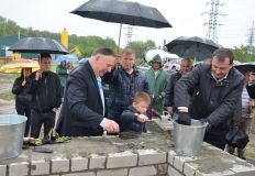 Placing the first brick on the new VIMAL starch factory-260