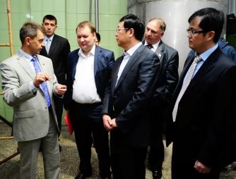 Chinese delegation from Wuxi Chamber of Comerce visiting VIMAL-74