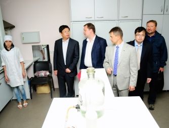 Chinese delegation from Wuxi Chamber of Comerce visiting VIMAL-68